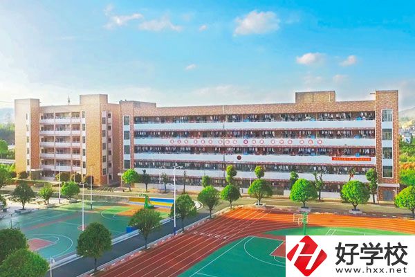 武岡市職業(yè)中專學校好嗎？收費高嗎？