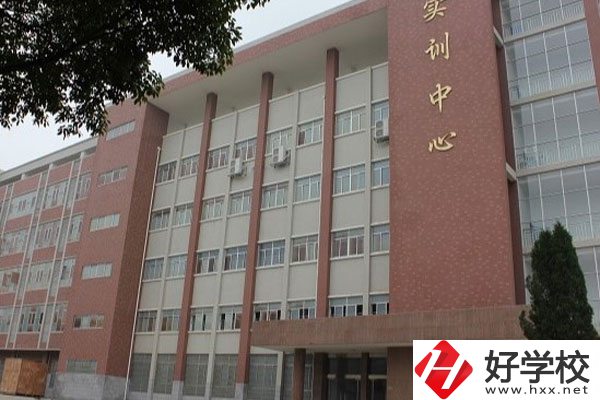 岳陽市高級技工學(xué)校實(shí)訓(xùn)室