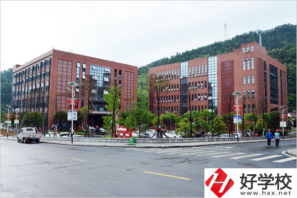 安化縣職業(yè)中專學(xué)校資助體系怎么樣？學(xué)校建設(shè)怎么樣？