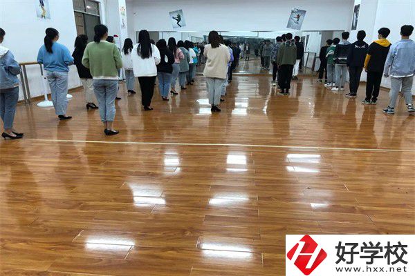 婁底市文德信息工程職業(yè)學(xué)校實訓(xùn)室