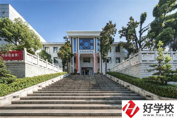 長沙建筑工程學(xué)校是公辦還是民辦？