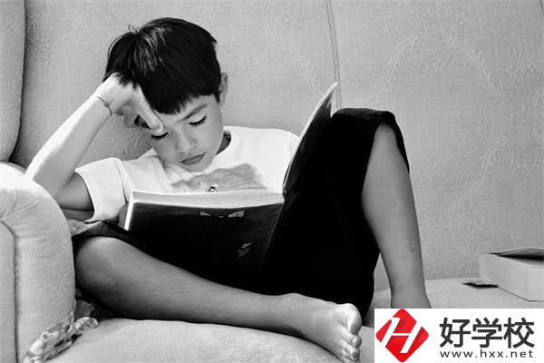 湖南初三男孩不想上學(xué)怎么辦？不參加中考還有書讀嗎？