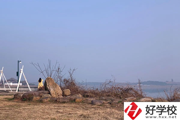 張家界僑輝職業(yè)技術(shù)學(xué)校好不好？辦學(xué)條件有什么特色？